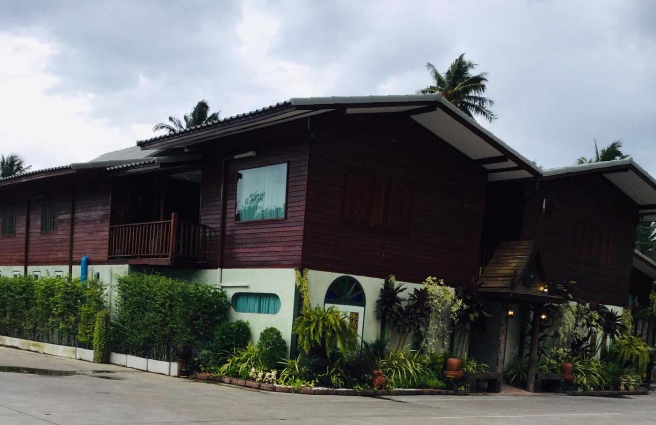 Chuchaiburi Sri Amphawa Exterior photo